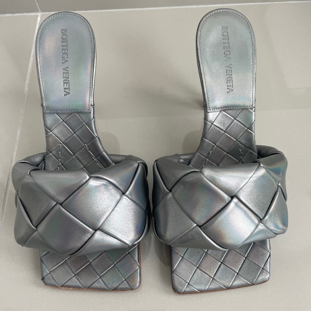 Bottega Veneta Lido Mule in Oyster
